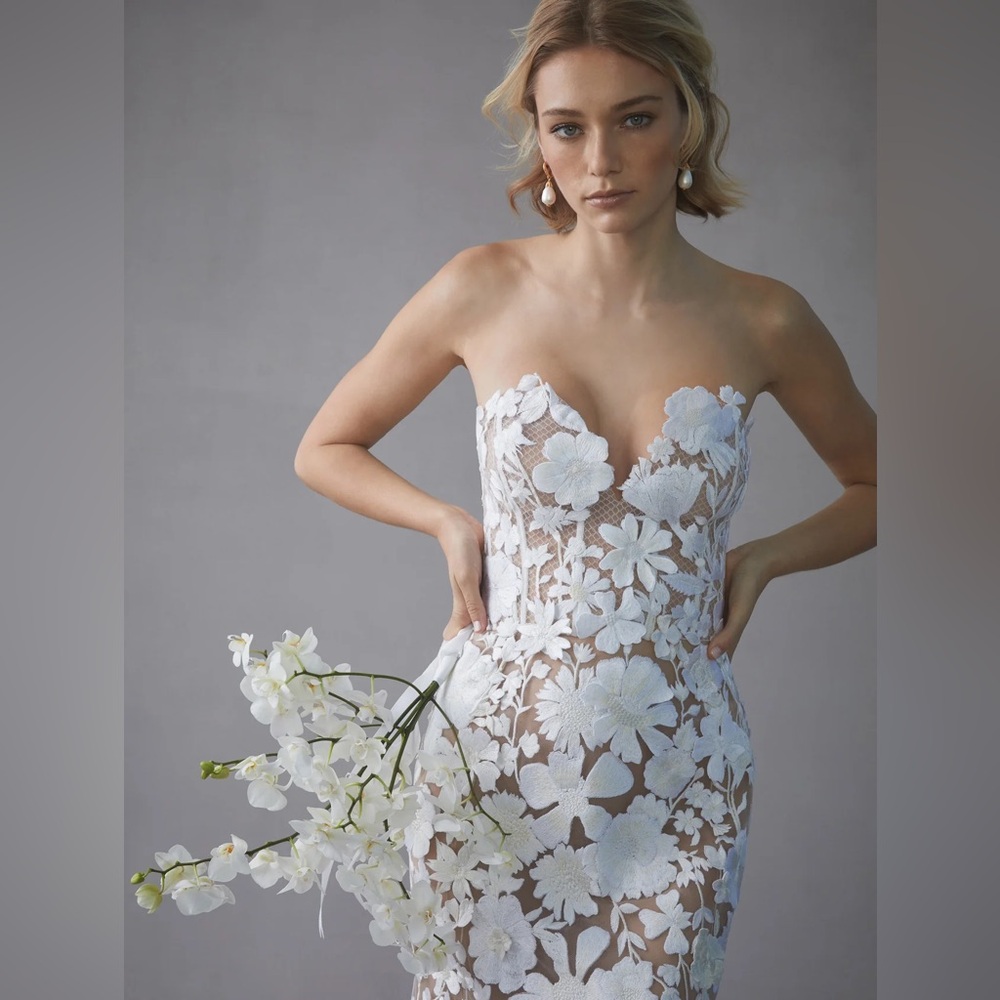 Oscar De La Renta Spring 2022 Look 1 Wedding Gown